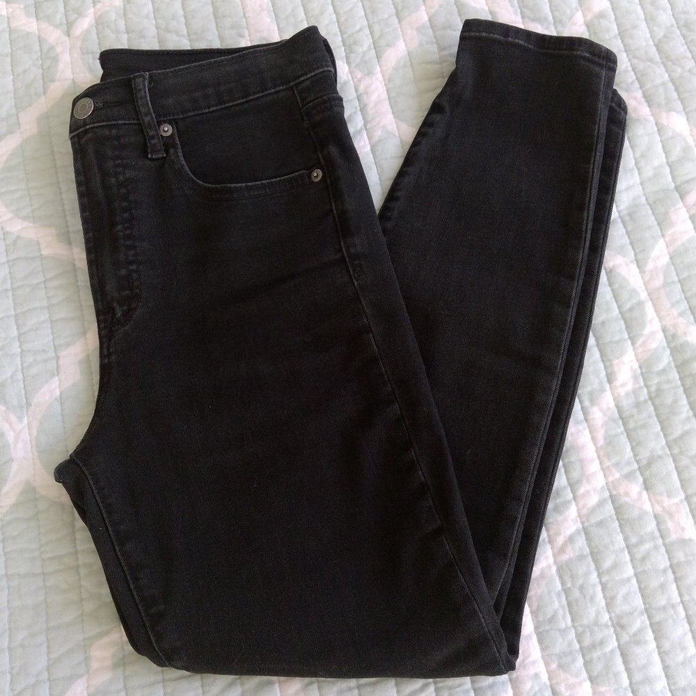 Gap Jeans size 28 skinny distressed black grey like new